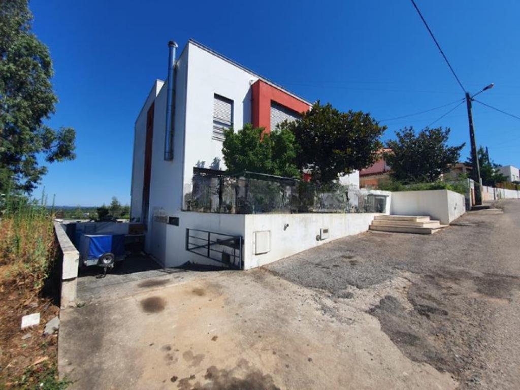 Moradia V4 para venda em BRASFEMES, Coimbra
