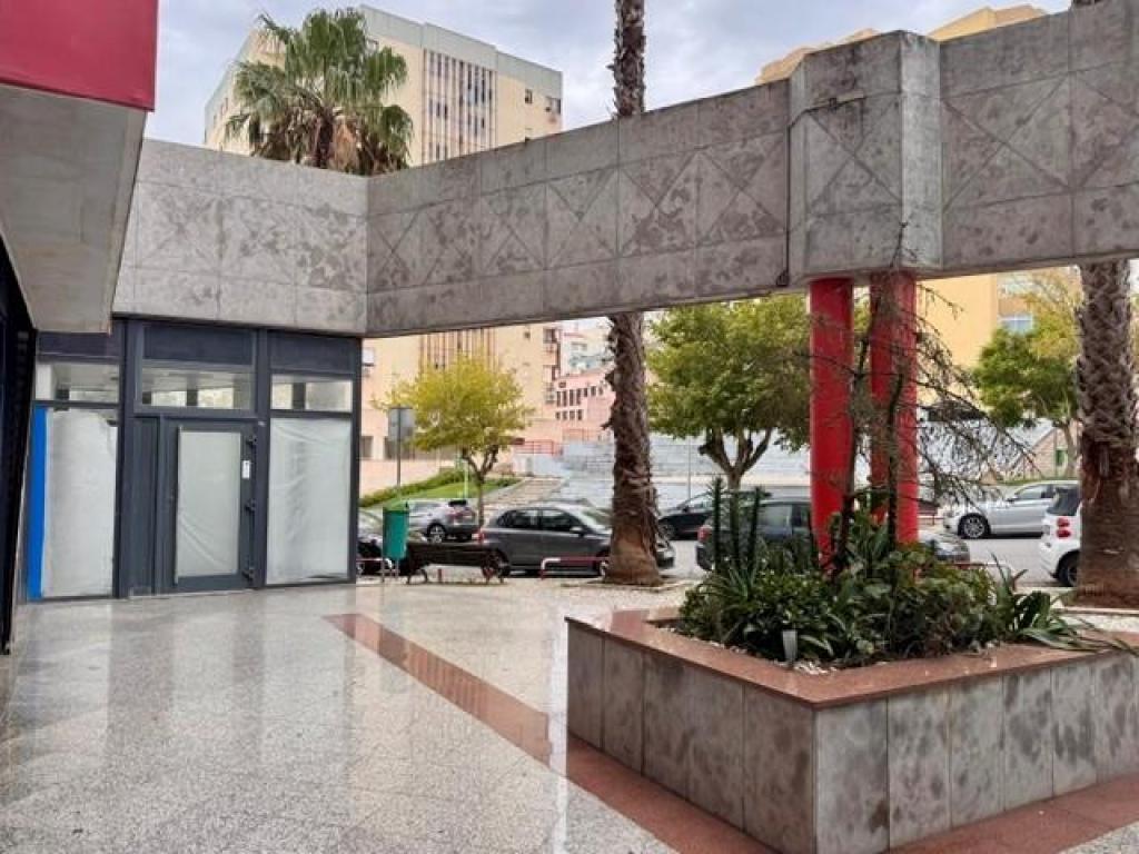 Loja para venda em RAMADA E CANEÇAS, Odivelas, Lisboa