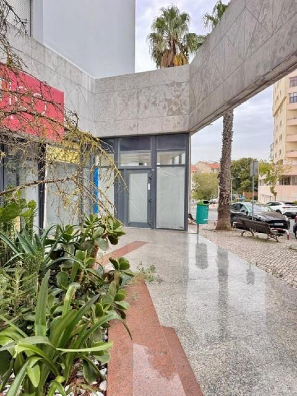 Loja para venda em RAMADA E CANEÇAS, Odivelas, Lisboa