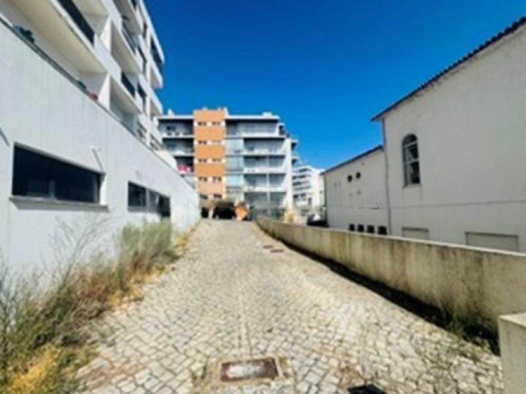 Garagem para venda em MARRAZES E BAROSA, Leiria