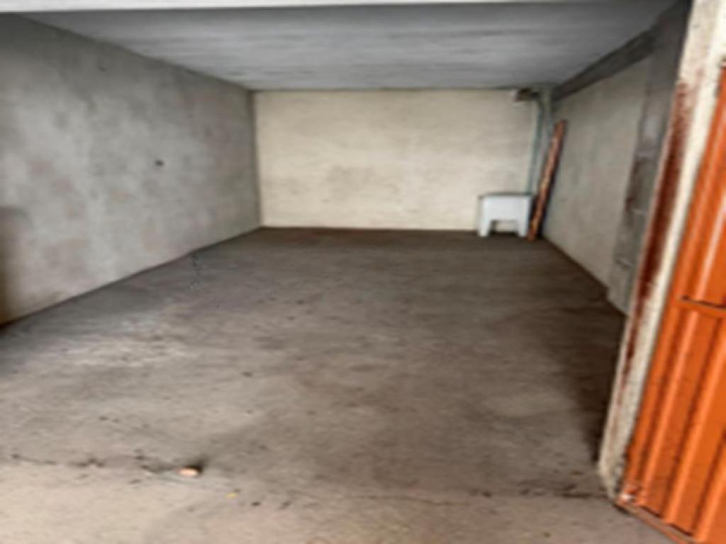 Garagem para venda em MARRAZES E BAROSA, Leiria